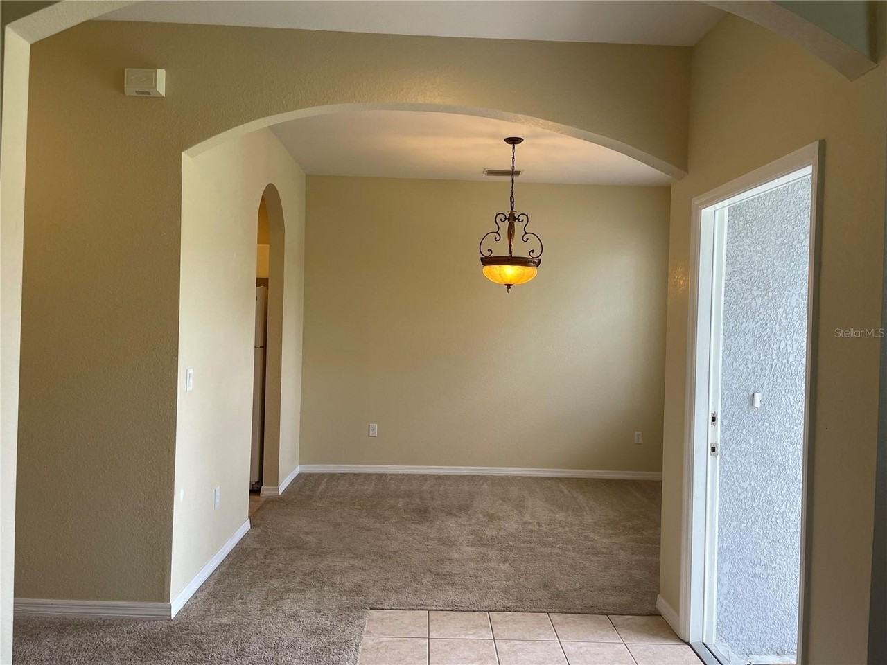 1818 Governor Ave - Photo 5 of 18