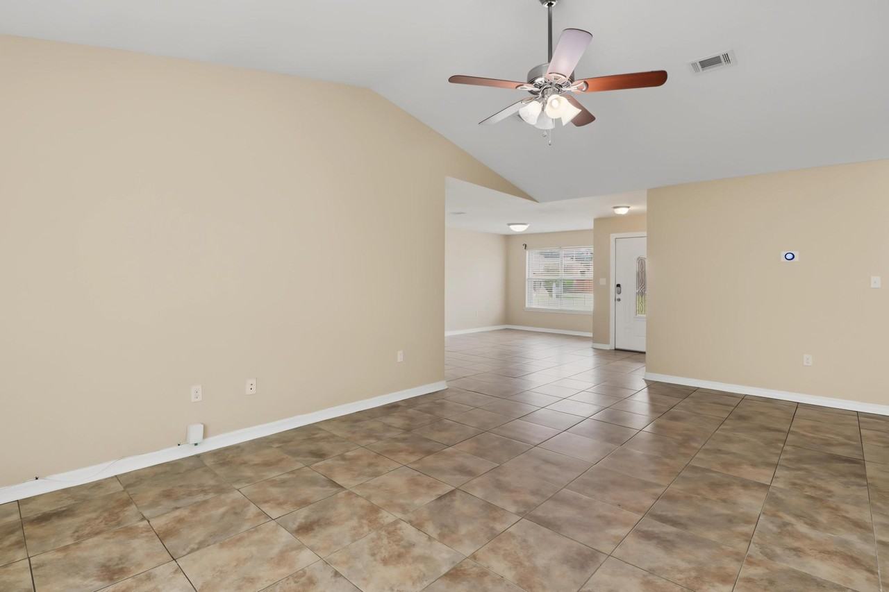 2 Fleetwood Dr #1 - Photo 3 of 15