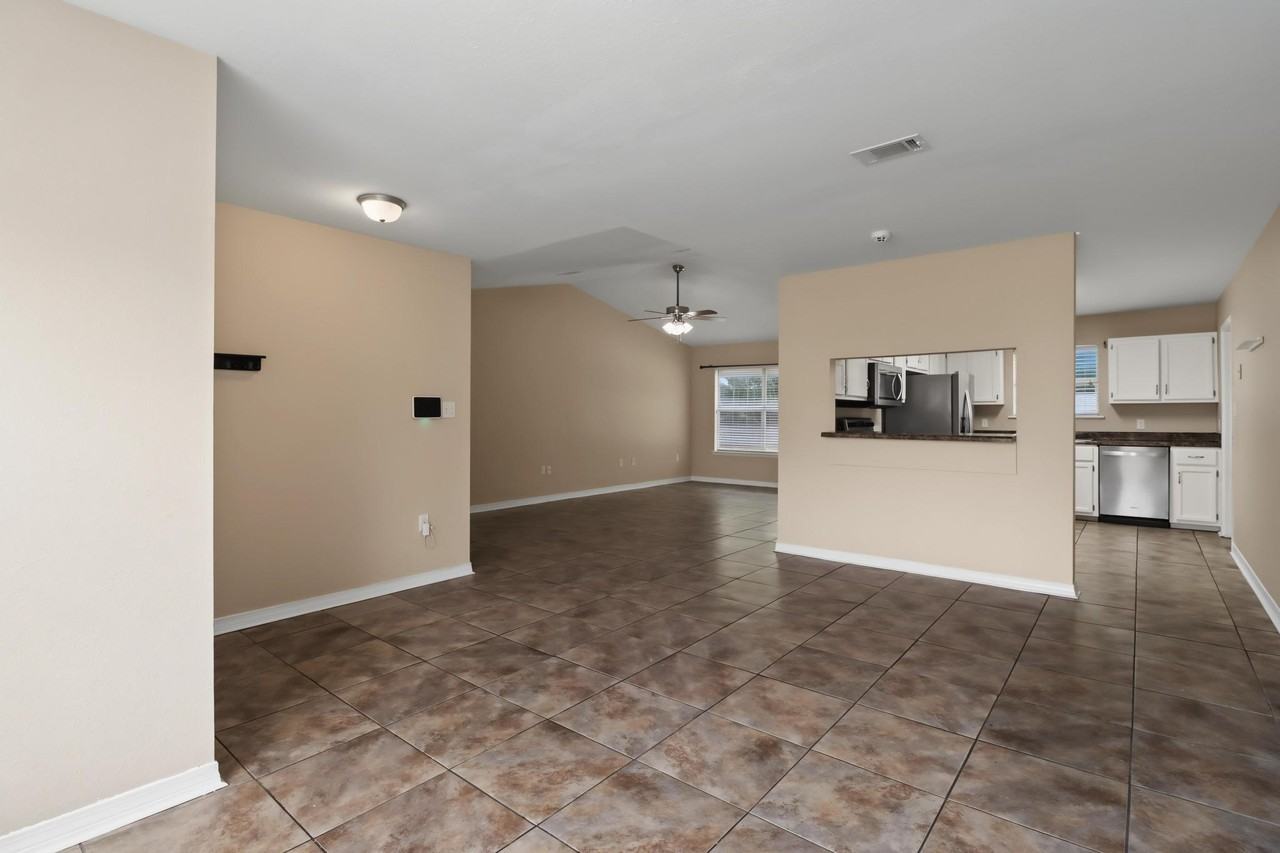 2 Fleetwood Dr #1 - Photo 5 of 15