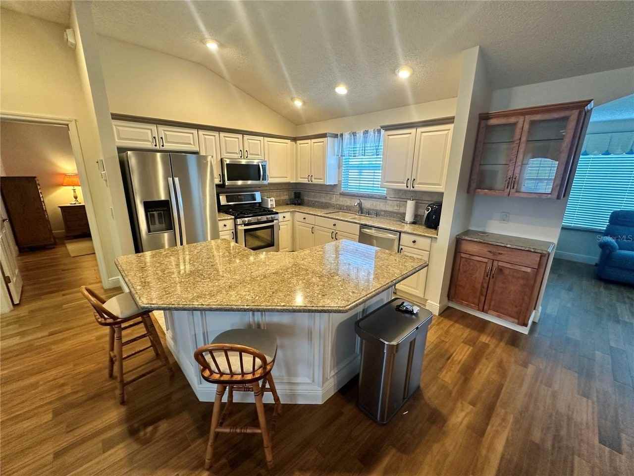 1515 Baylor Pl - Photo 4 of 23