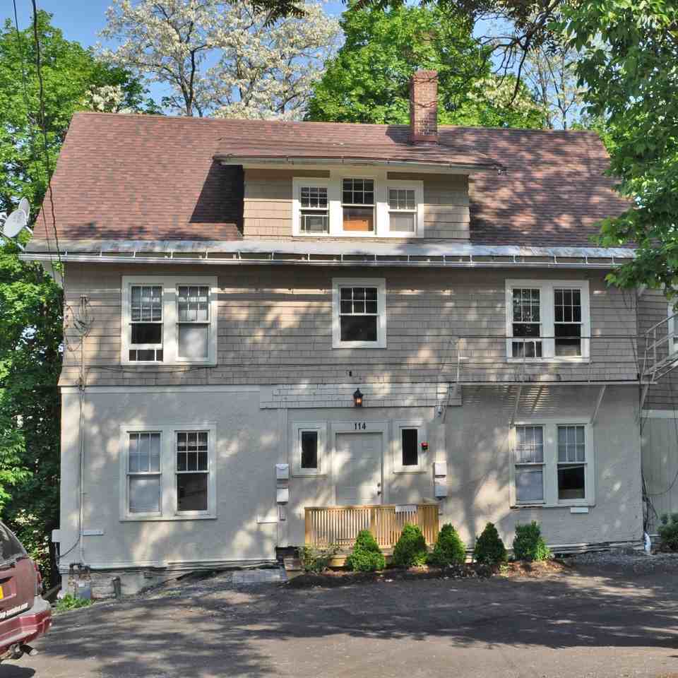 114 Highland Pl #1