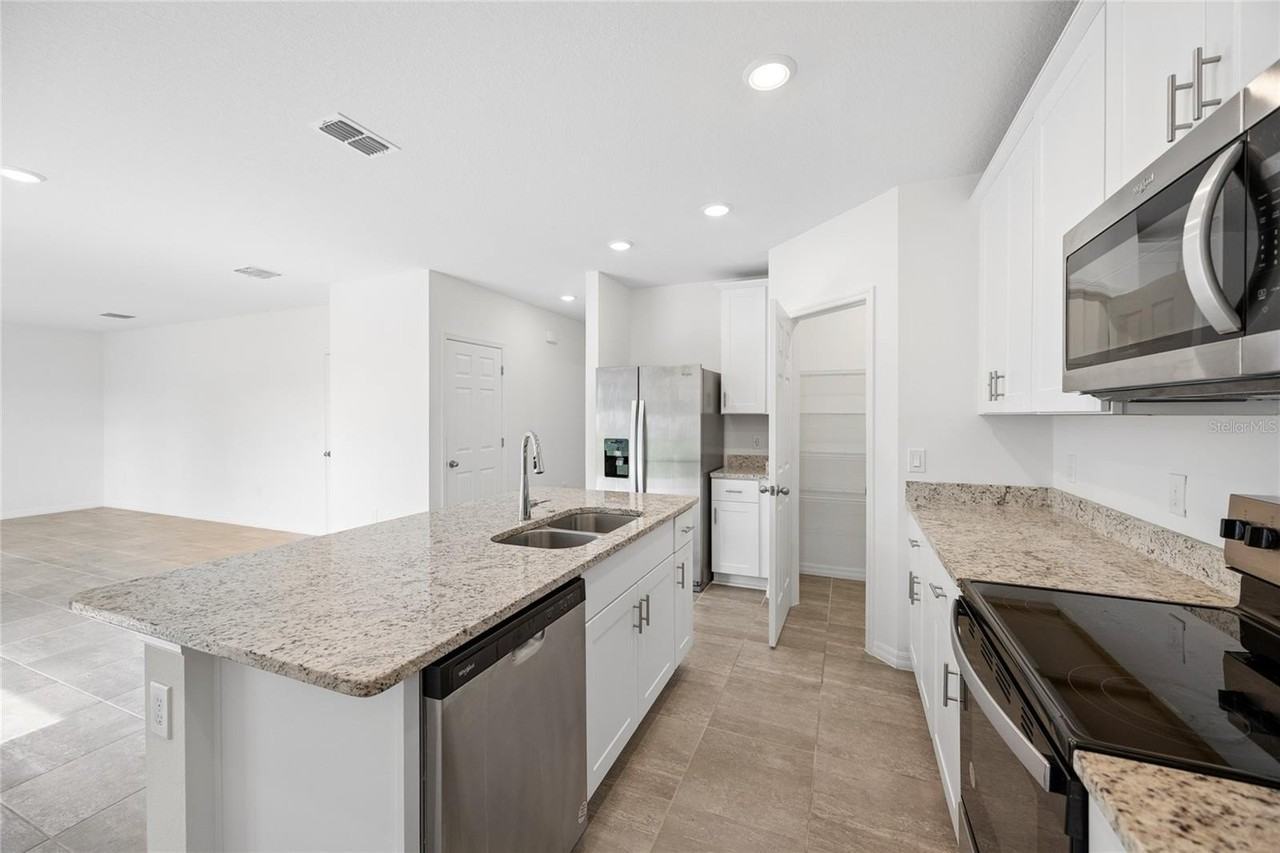 2339 White Tail St - Photo 6 of 23