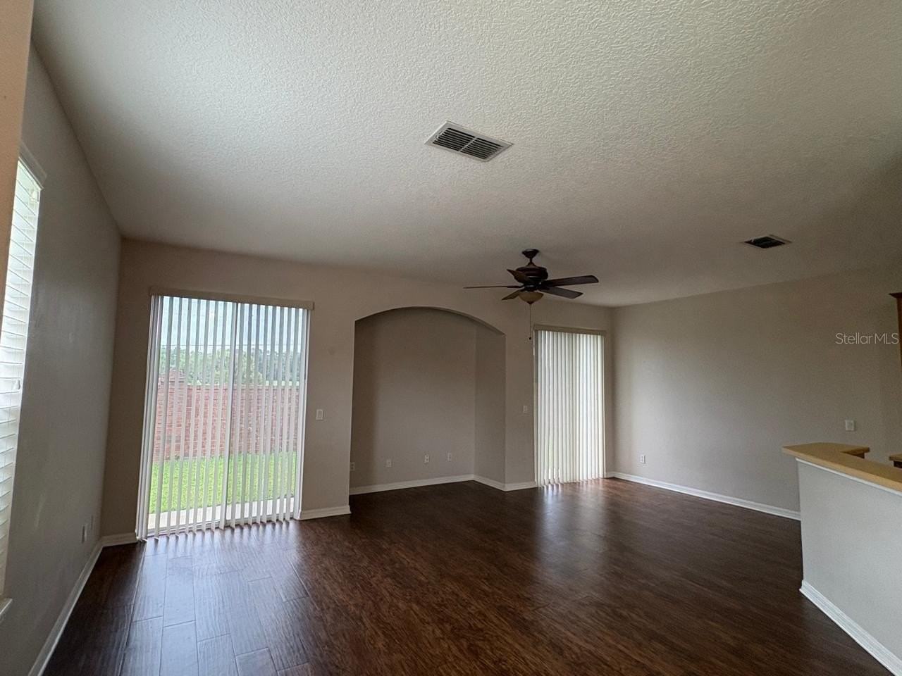 10907 Derringer Dr - Photo 5 of 34