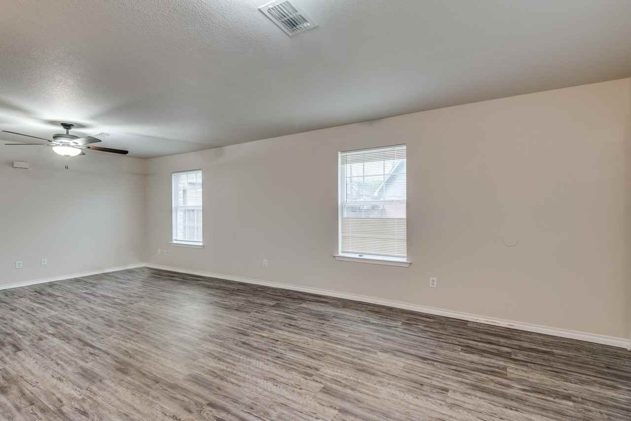 321 Queens Court - SouthUnit B #1 - Photo 7 of 24