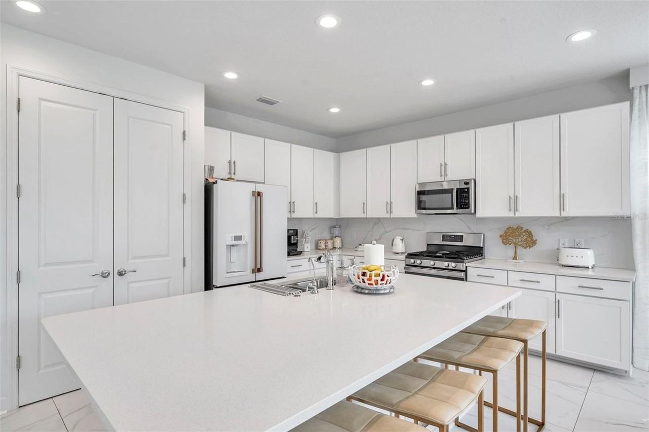 32203 MAHOGANY Drive - Photo 4 of 50