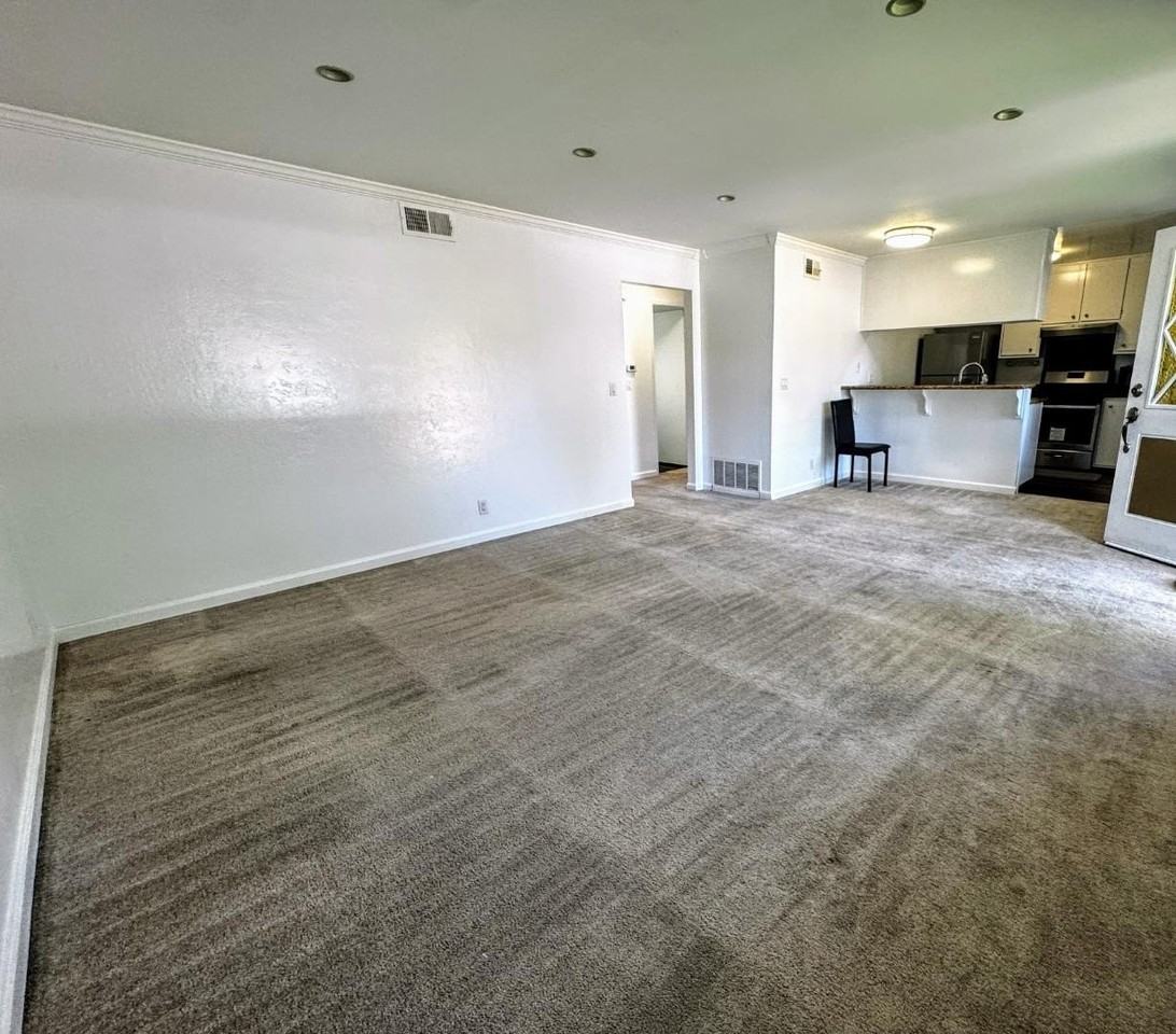 2116 Eric Ct - Photo 2 of 10