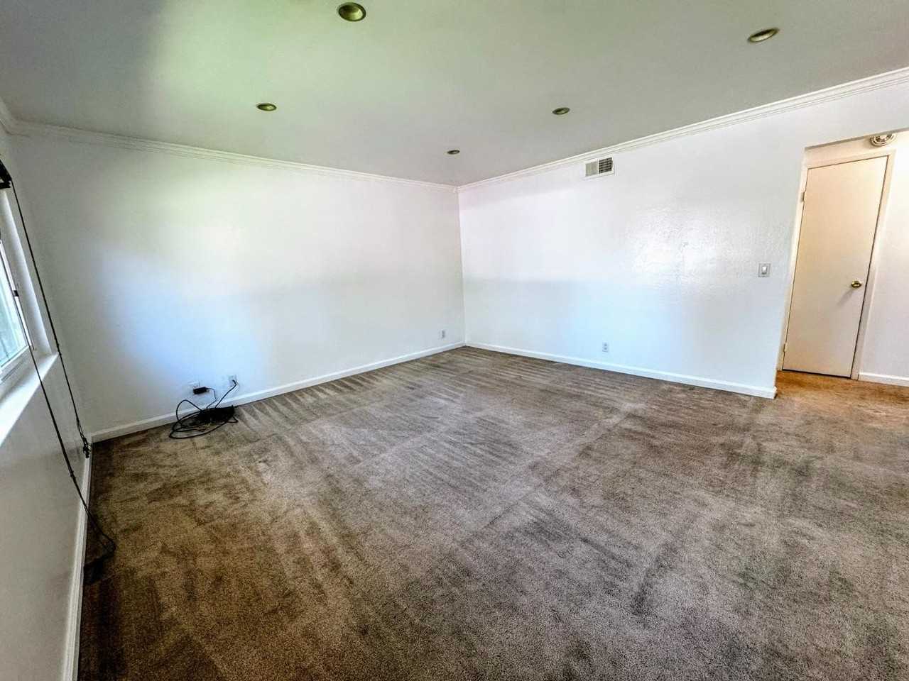 2116 Eric Ct - Photo 3 of 10