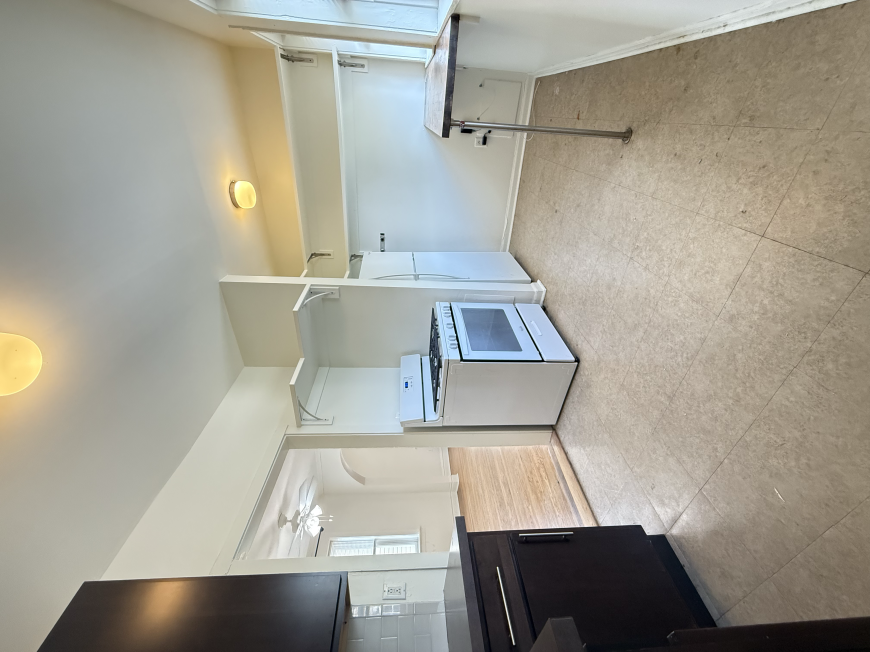 2136 N Spaulding Ave - Photo 2 of 10