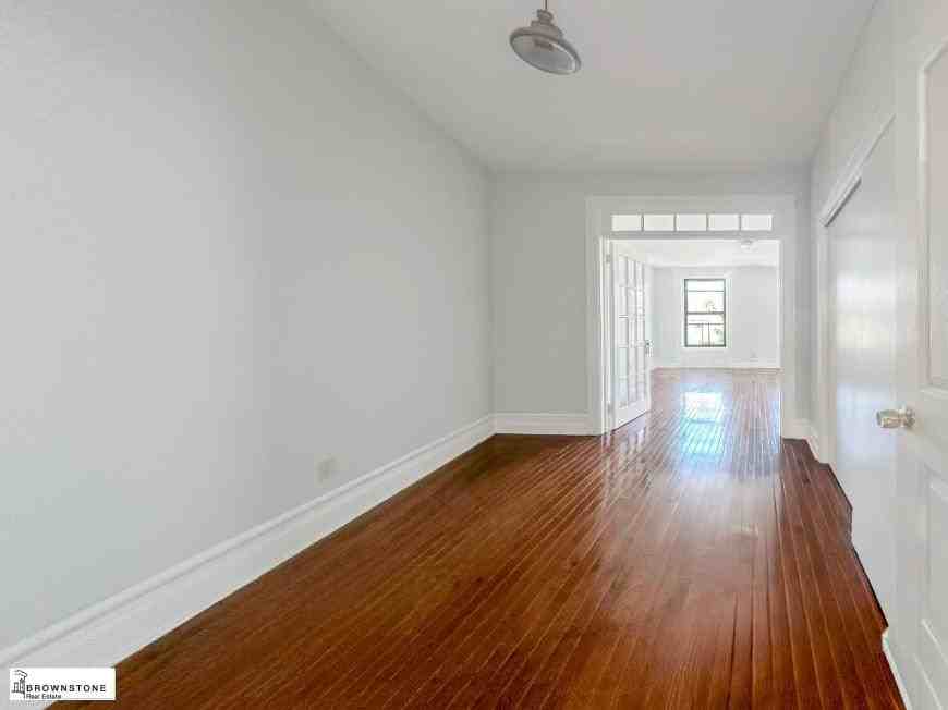 507 Henry St - Photo 2 of 5