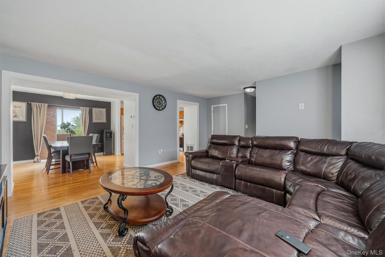 35 Helene Rd - Photo 4 of 24