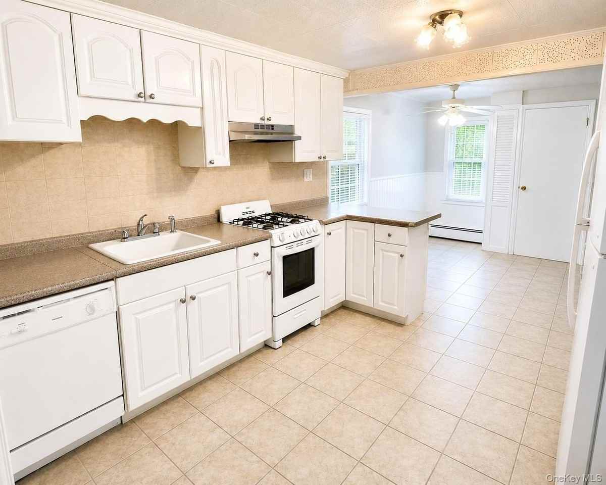 2329 Throop Ave #1stFL - Photo 3 of 8