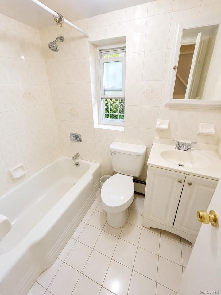 2329 Throop Ave #1stFL - Photo 7 of 8