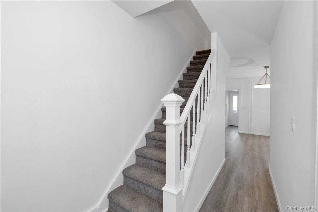 107 School St - Photo 3 of 13