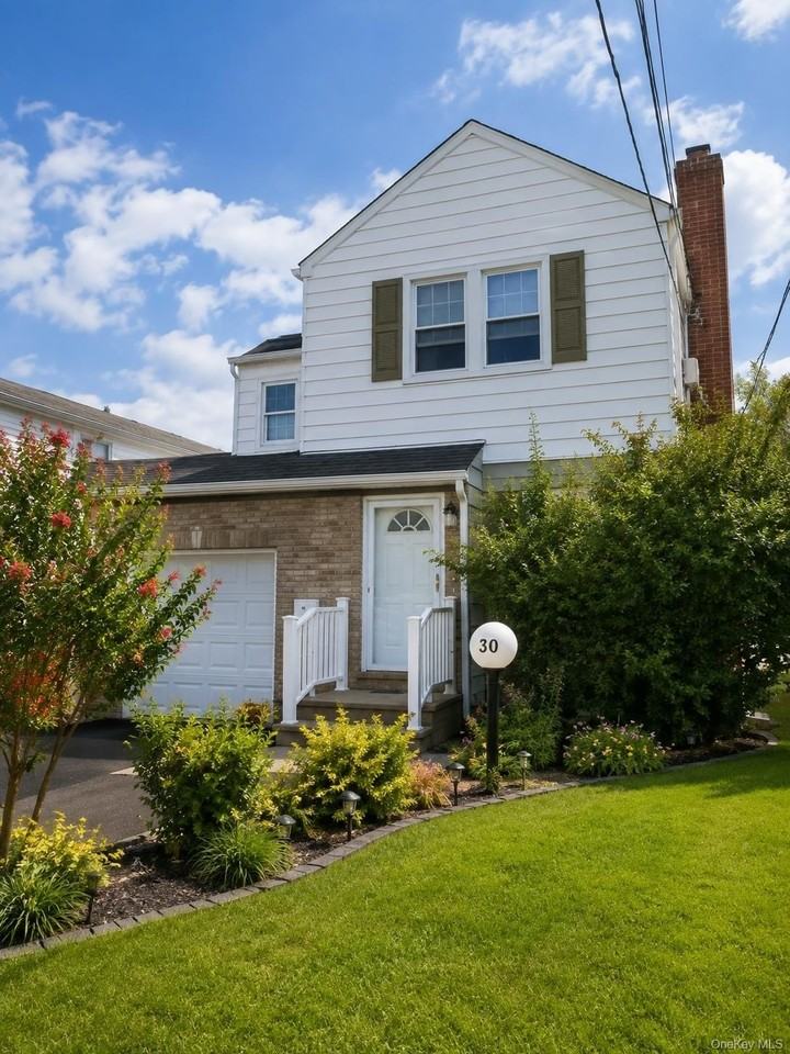 187 Perry St - Photo 2 of 13