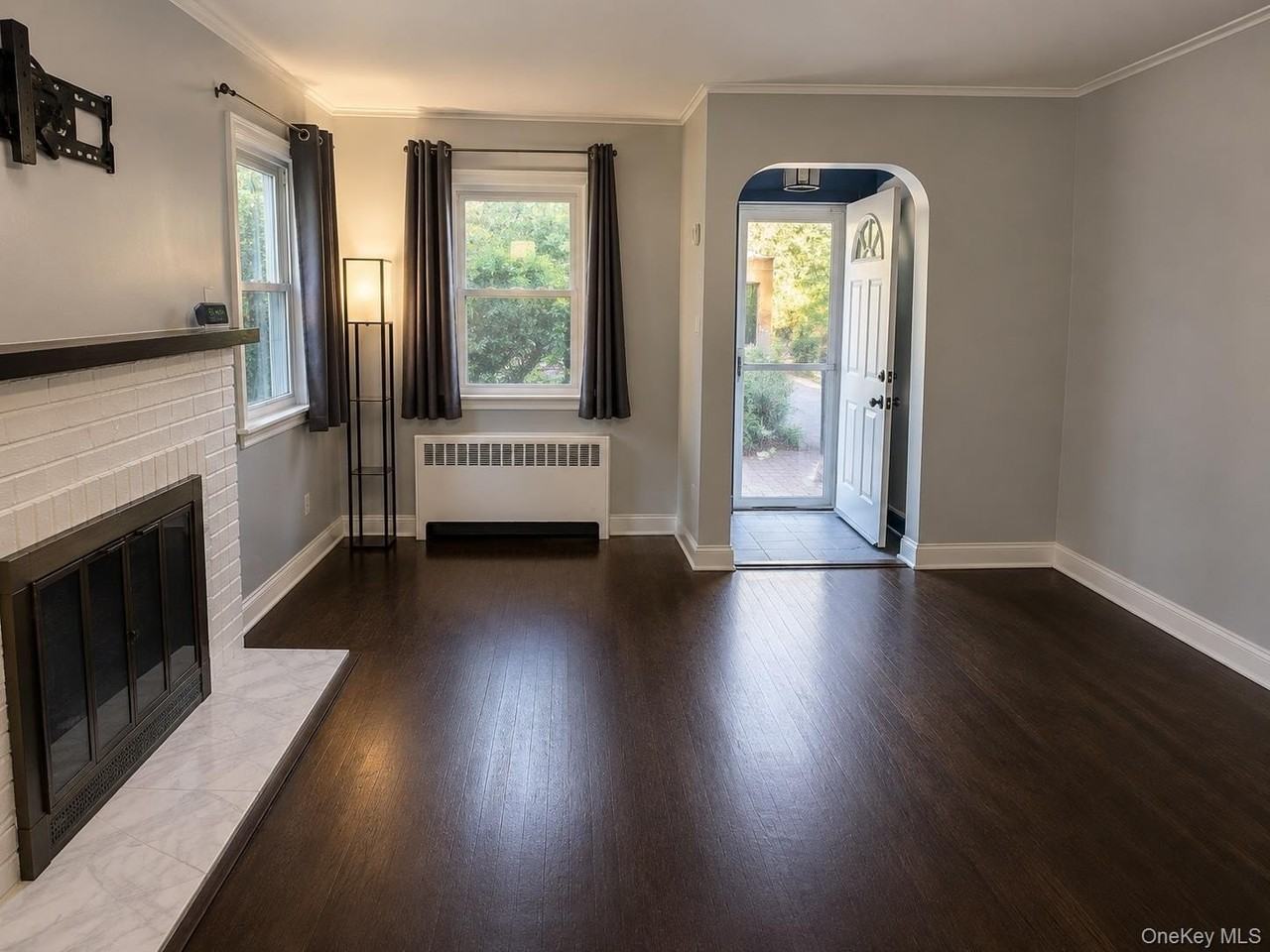 187 Perry St - Photo 4 of 13