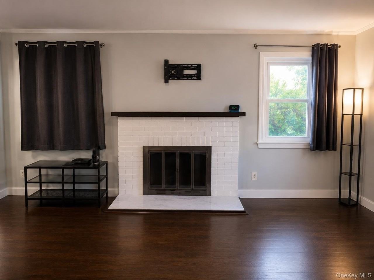 187 Perry St - Photo 5 of 13