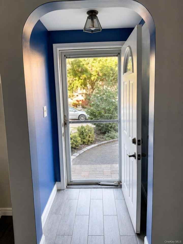 187 Perry St - Photo 6 of 13