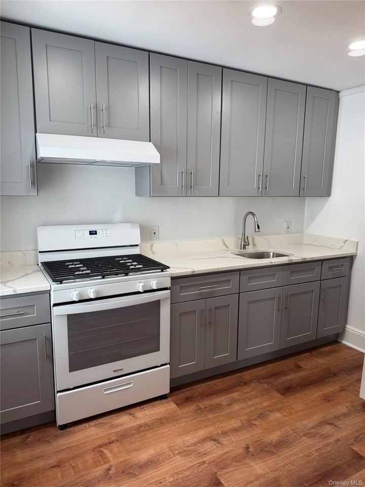 212 Orchard St - Photo 3 of 10