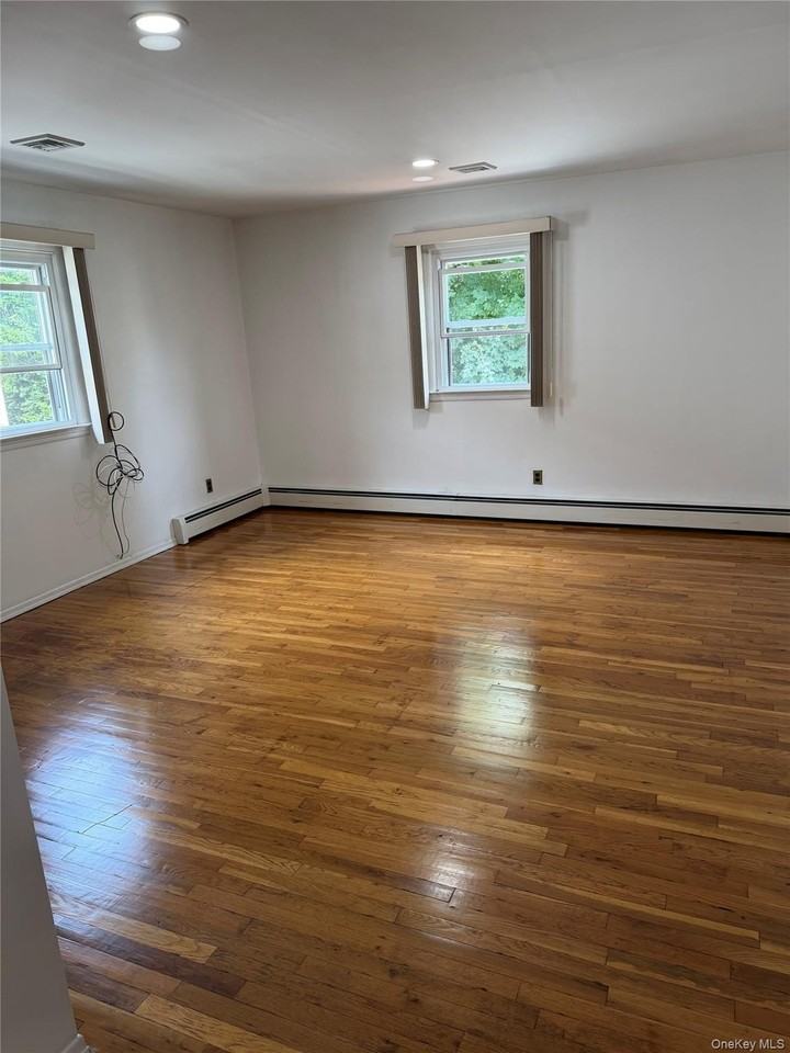 212 Orchard St - Photo 4 of 10
