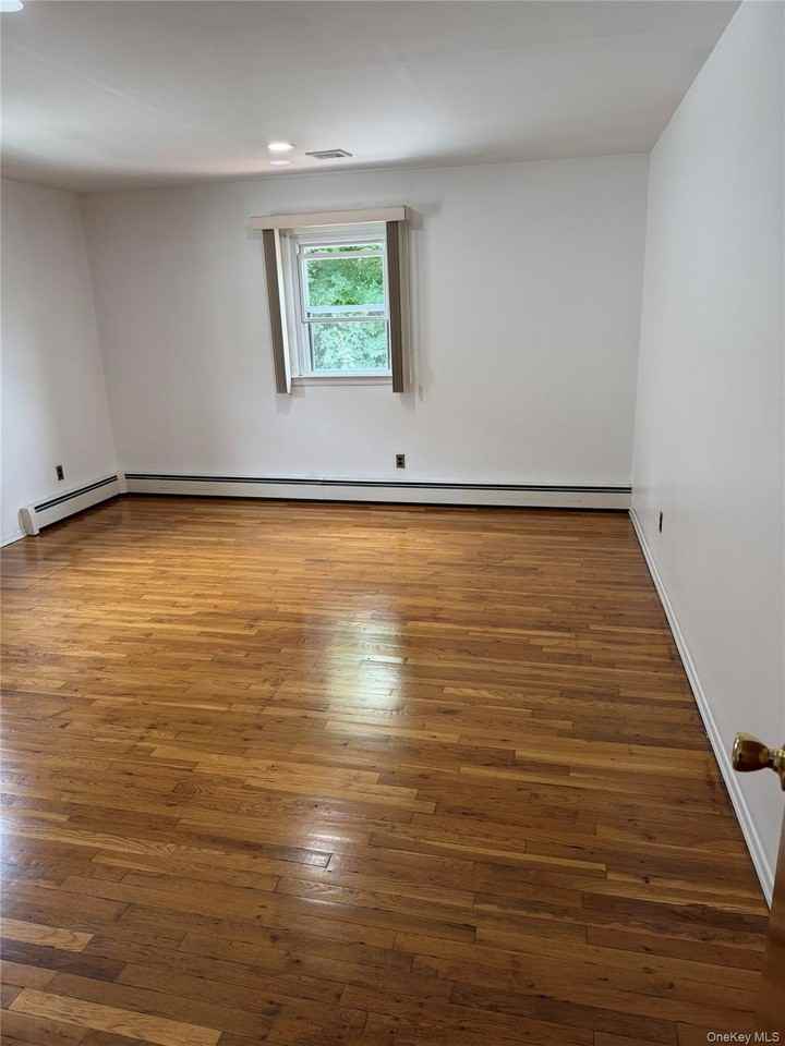 212 Orchard St - Photo 5 of 10