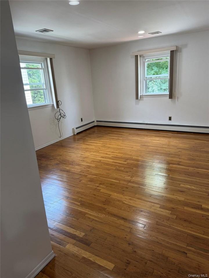 212 Orchard St - Photo 6 of 10