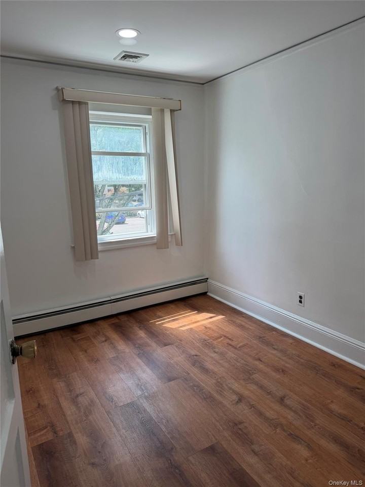 212 Orchard St - Photo 7 of 10