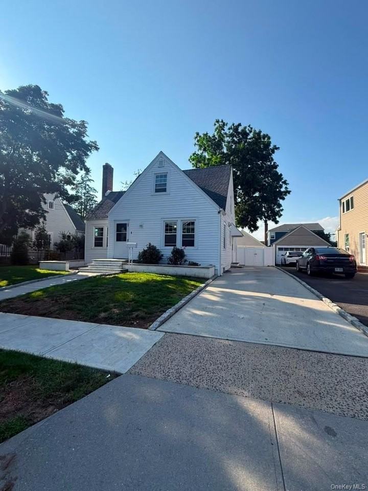 8 Herman Ave - Photo 2 of 20