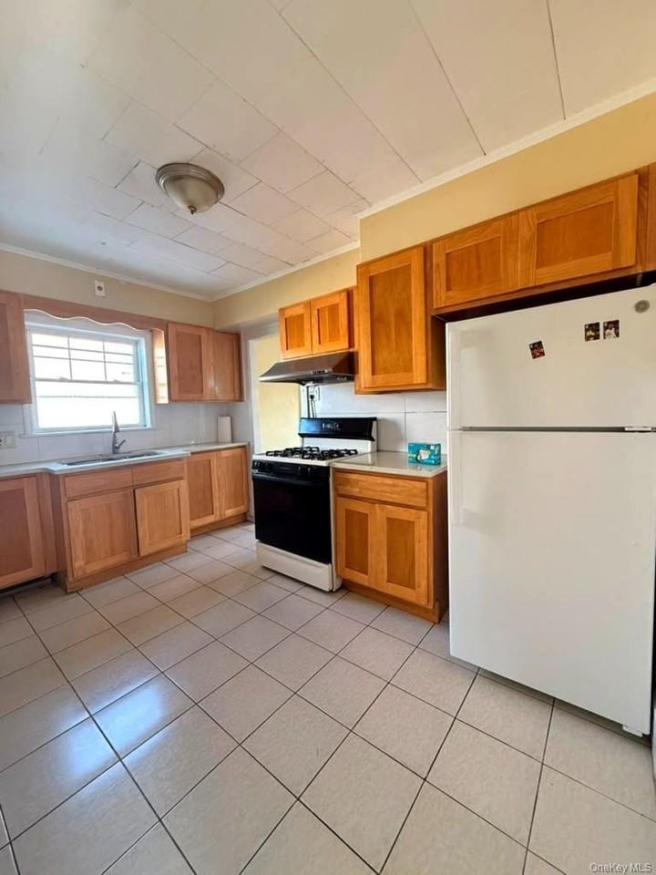 8 Herman Ave - Photo 5 of 20