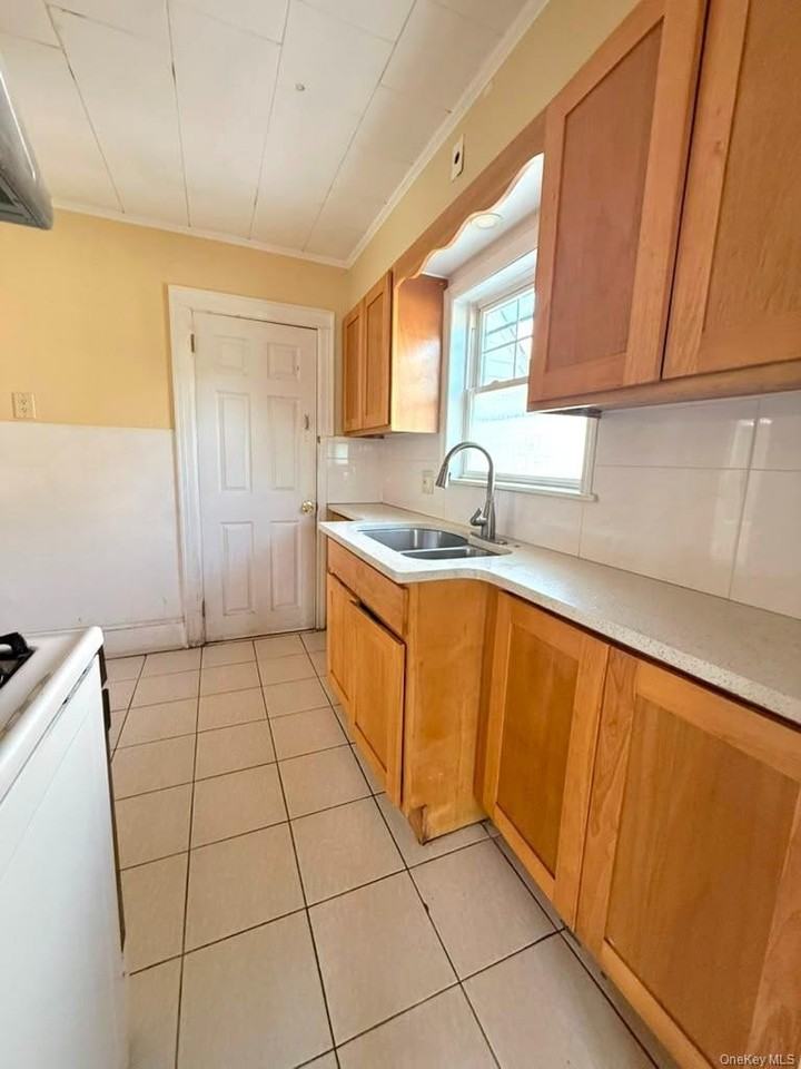 8 Herman Ave - Photo 7 of 20