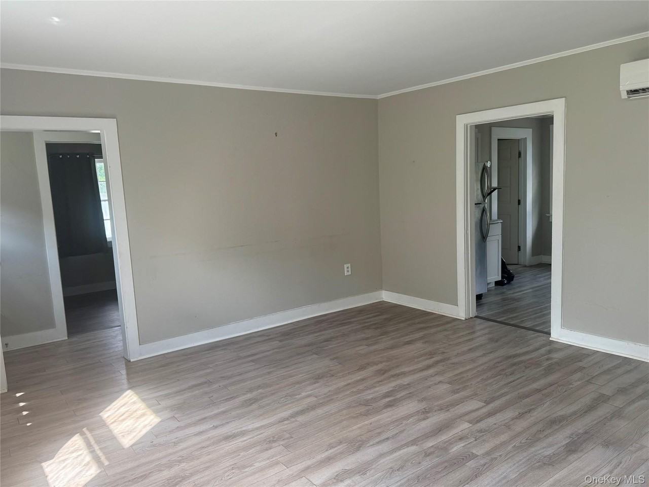 425 Landing Ave - Photo 3 of 21