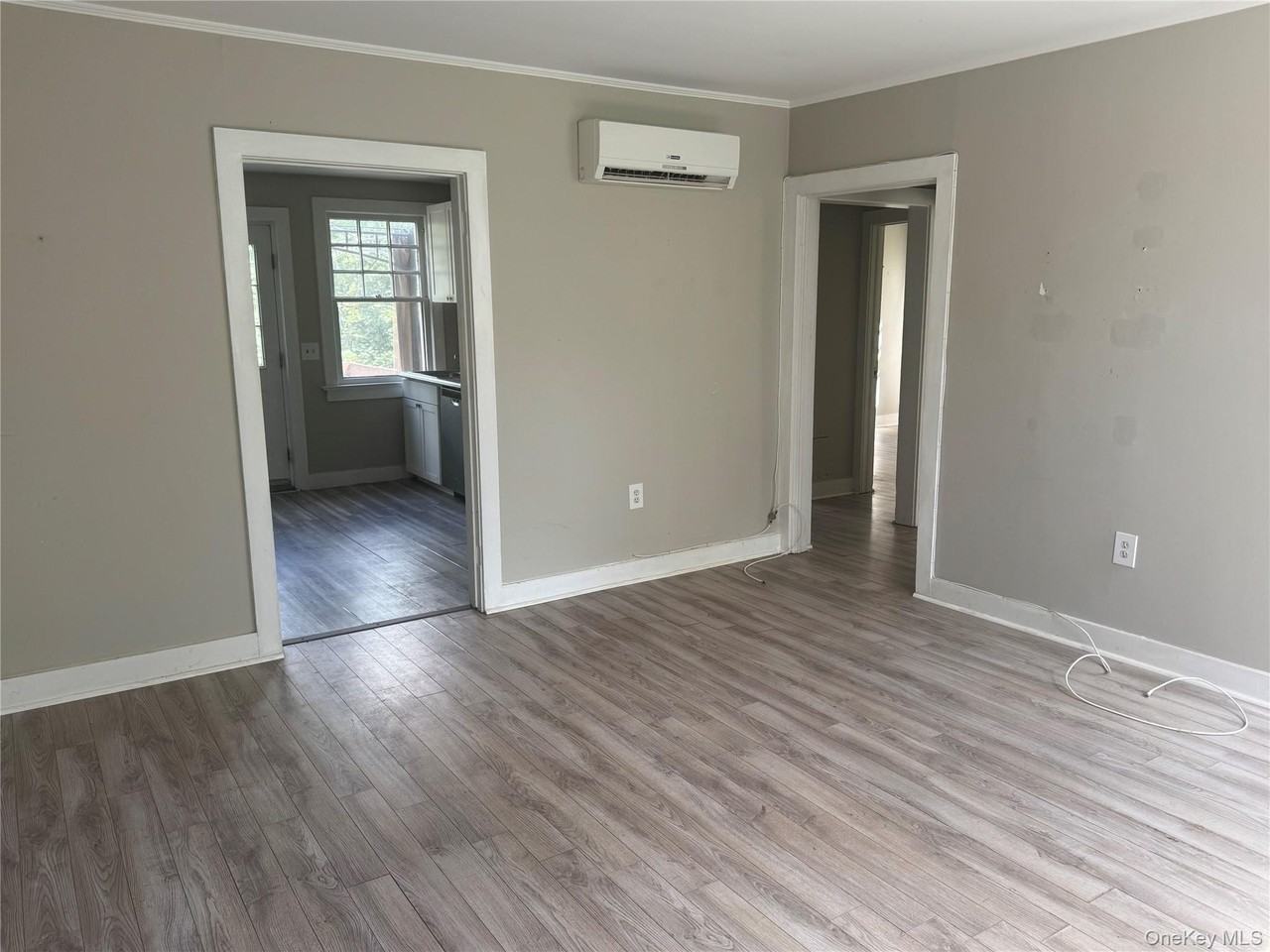 425 Landing Ave - Photo 4 of 21