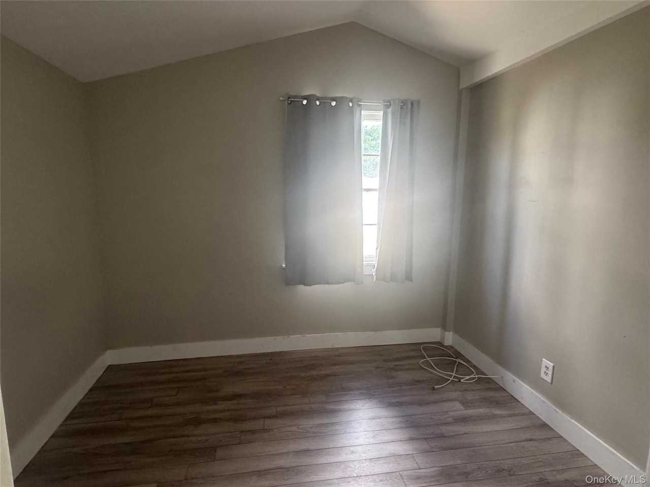 425 Landing Ave - Photo 5 of 21