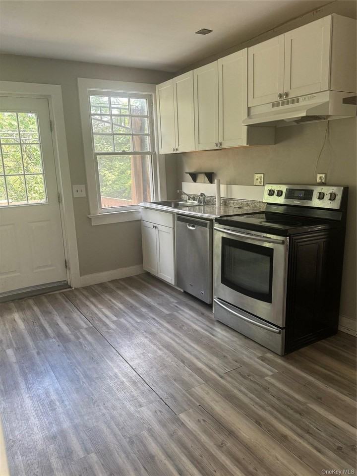 425 Landing Ave - Photo 6 of 21