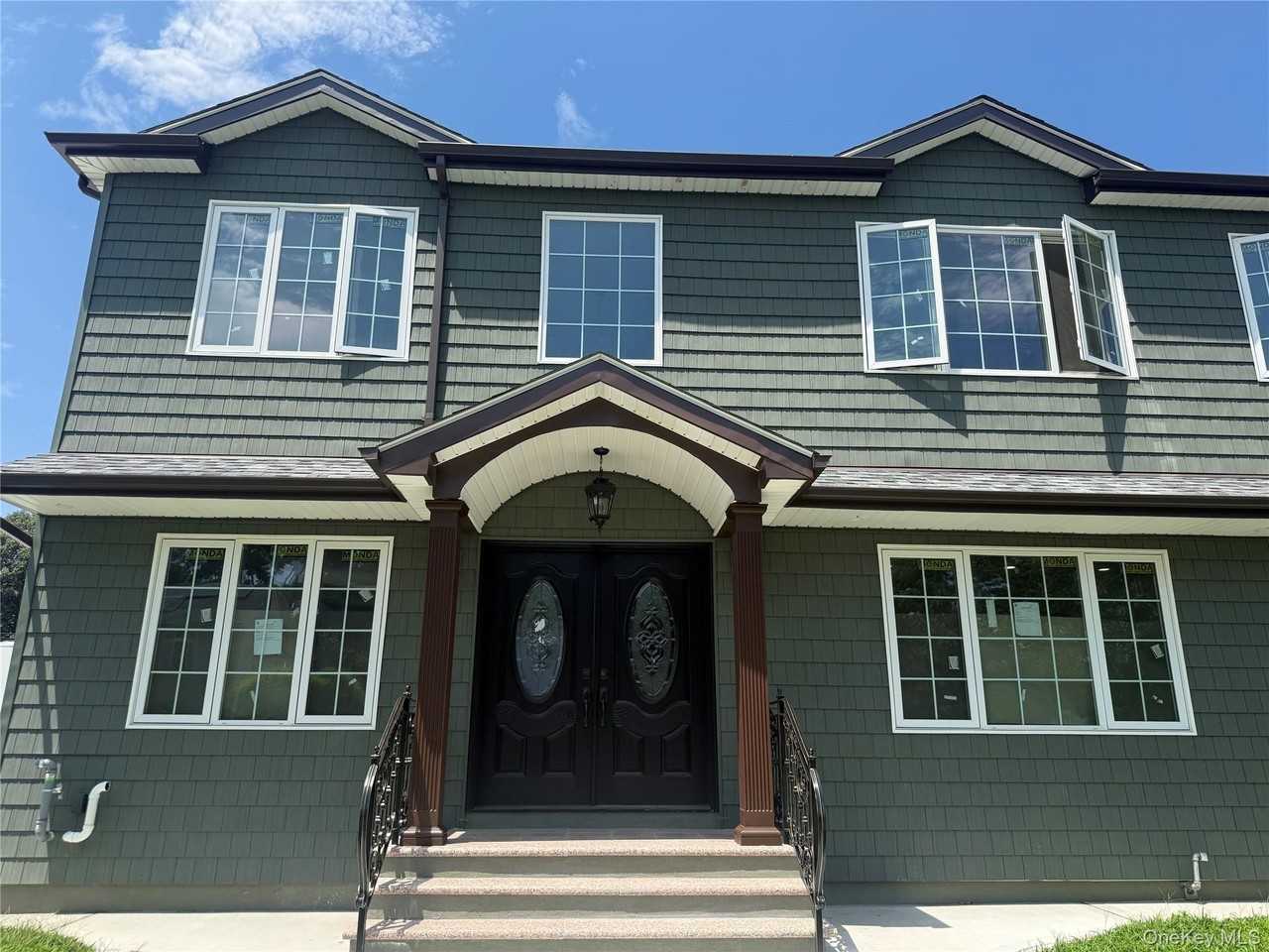 572 Decatur St - Photo 2 of 6