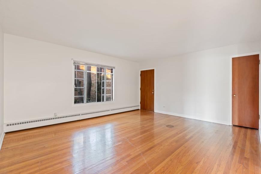 1539 Monroe Ave - Photo 3 of 10