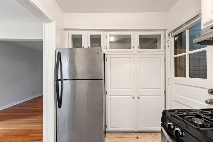 1539 Monroe Ave - Photo 7 of 10
