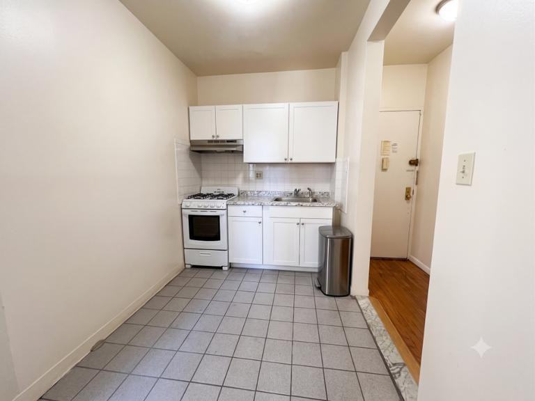 2708 39th Ave - Photo 3 of 10