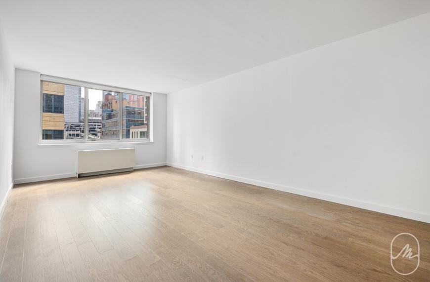 561 10th Ave - Photo 3 of 10