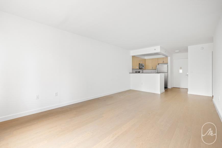 561 10th Ave - Photo 4 of 10