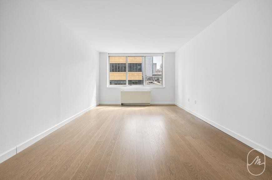 561 10th Ave - Photo 5 of 10