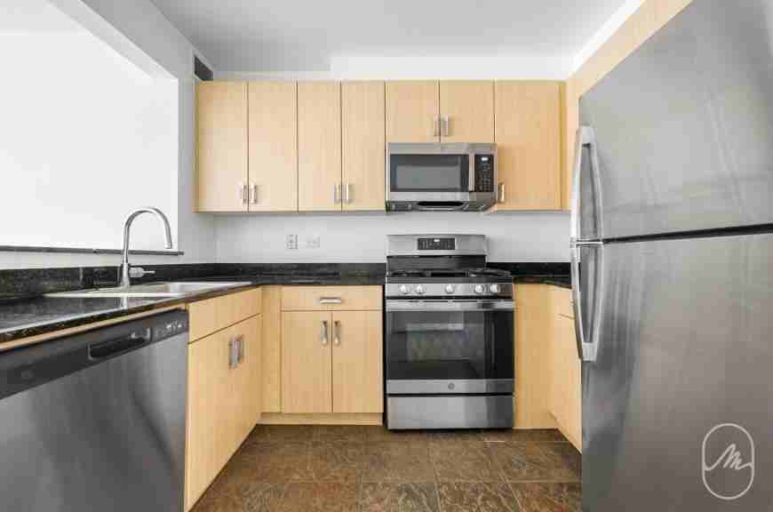 561 10th Ave - Photo 7 of 10