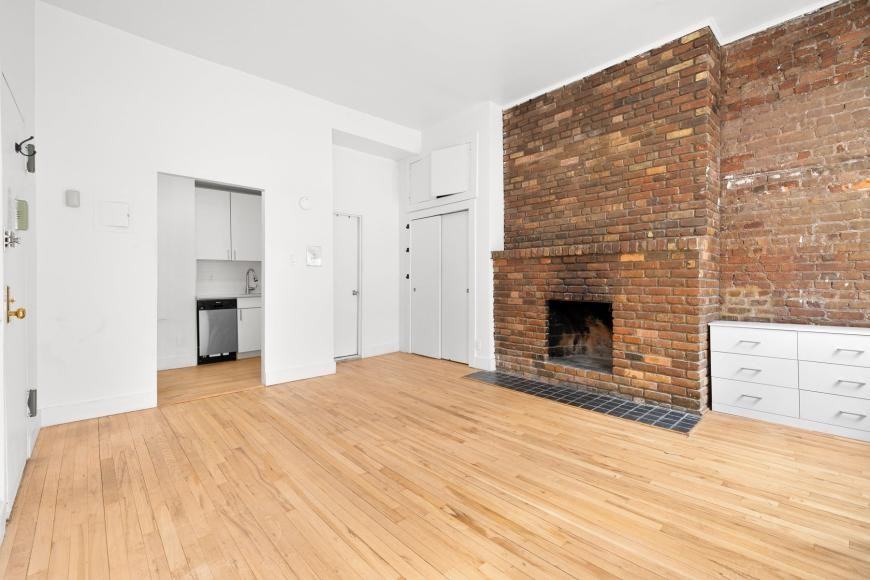 341 W 19th St - Photo 3 of 6