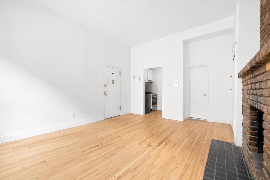 341 W 19th St - Photo 4 of 6