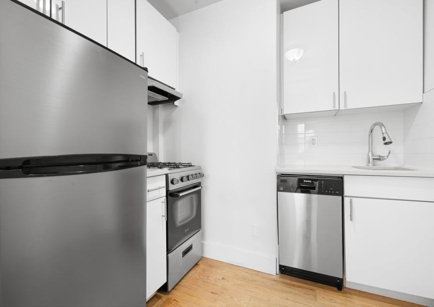 341 W 19th St - Photo 5 of 6