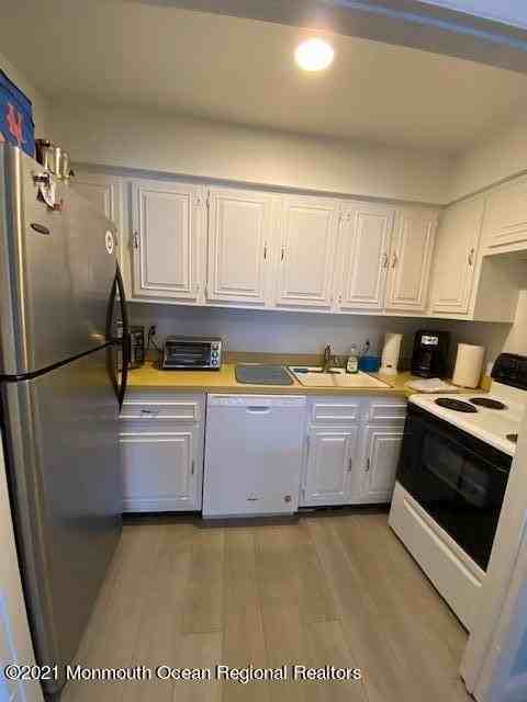 720 Ocean Ave #29 - Photo 6 of 9
