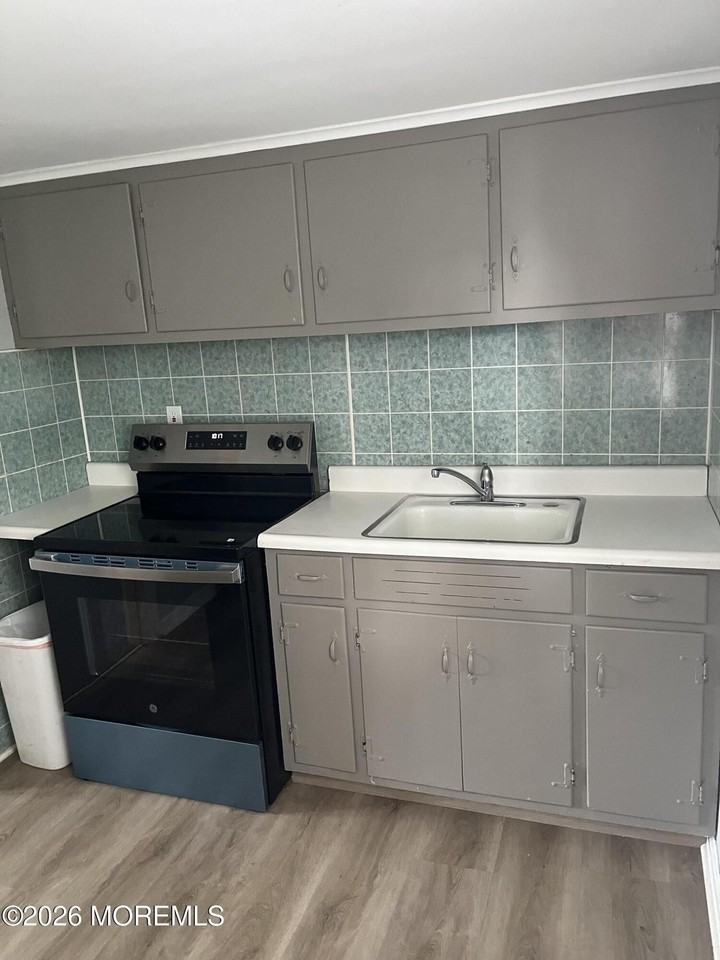 903 Catherine St - Photo 2 of 13