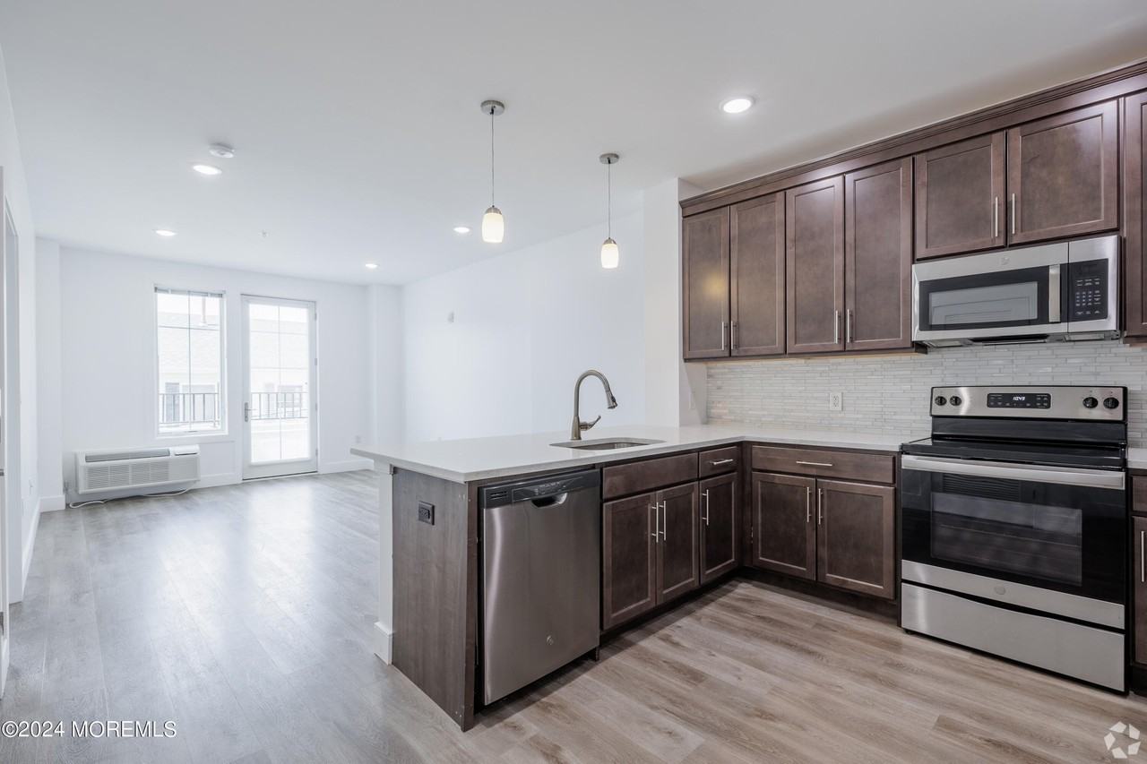 126 Main St #201