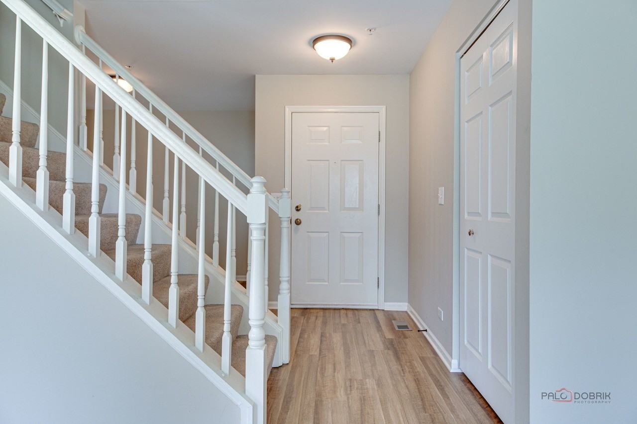 2487 Dickens Dr - Photo 3 of 25