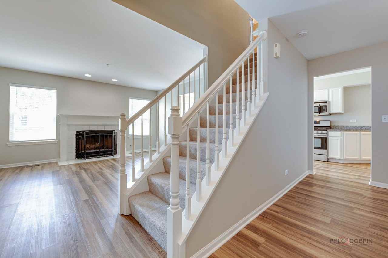 2487 Dickens Dr - Photo 4 of 25