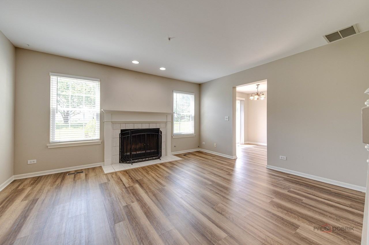 2487 Dickens Dr - Photo 5 of 25